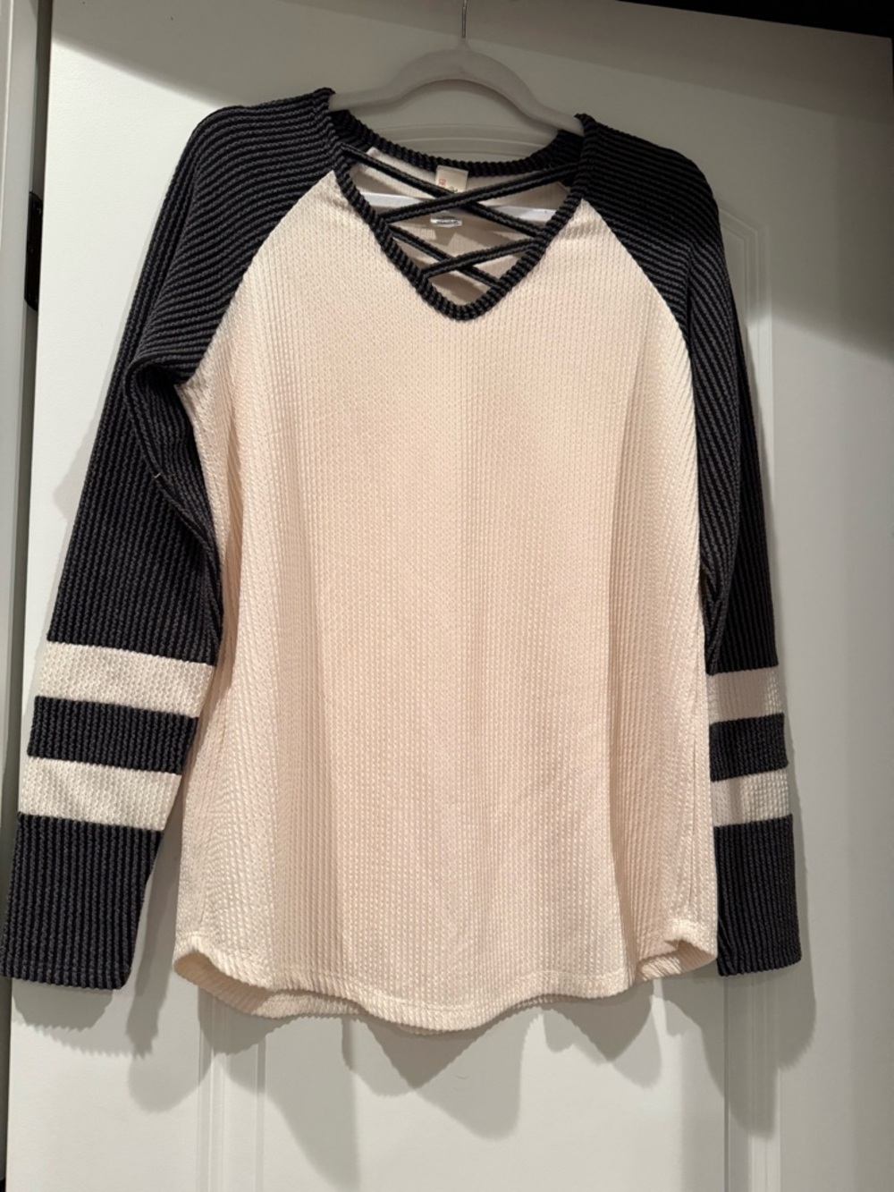 7th Ray Cream and Black Crisscross Raglan Waffle Top